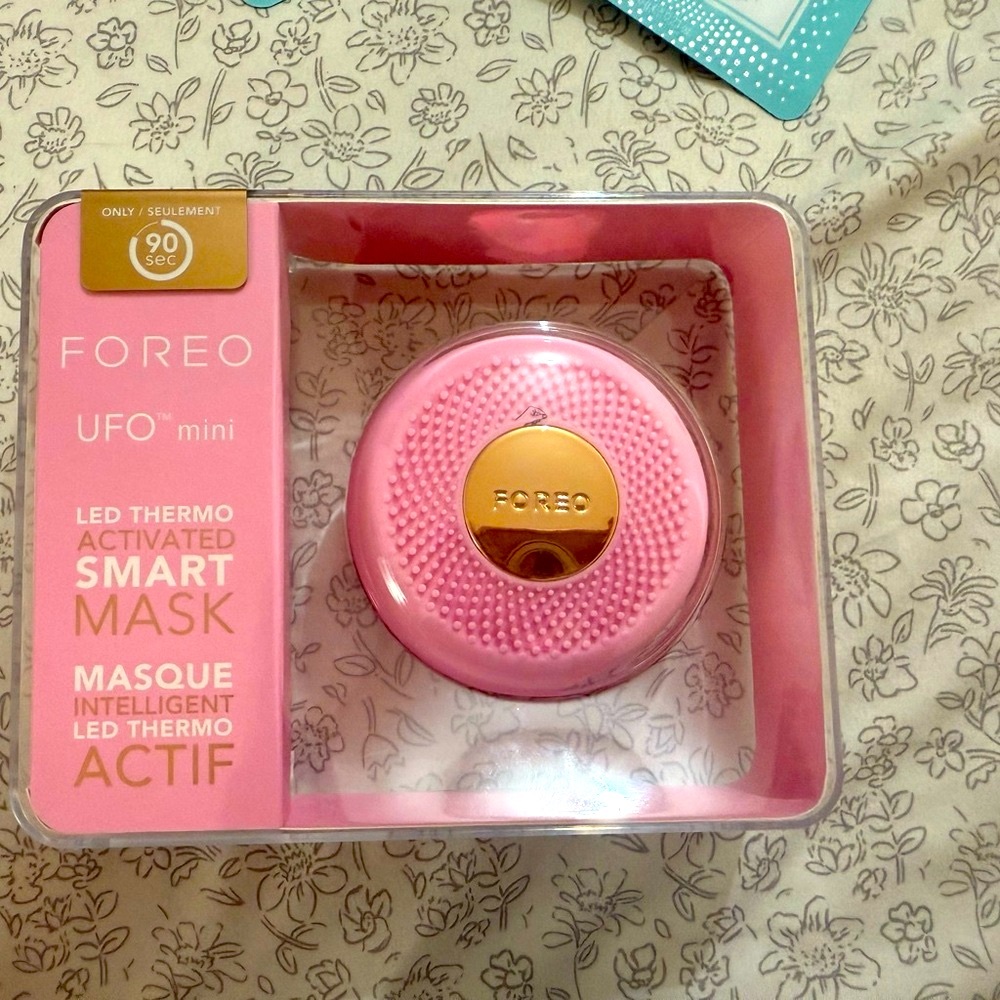 FOREO UFO Mini Smart Mask Device in Pink